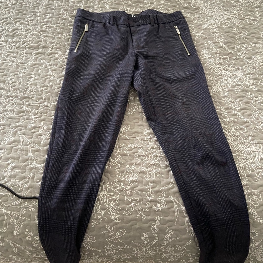 Plaid pants (street wear) tapered at the bottom.
Very comfortable and stylish.